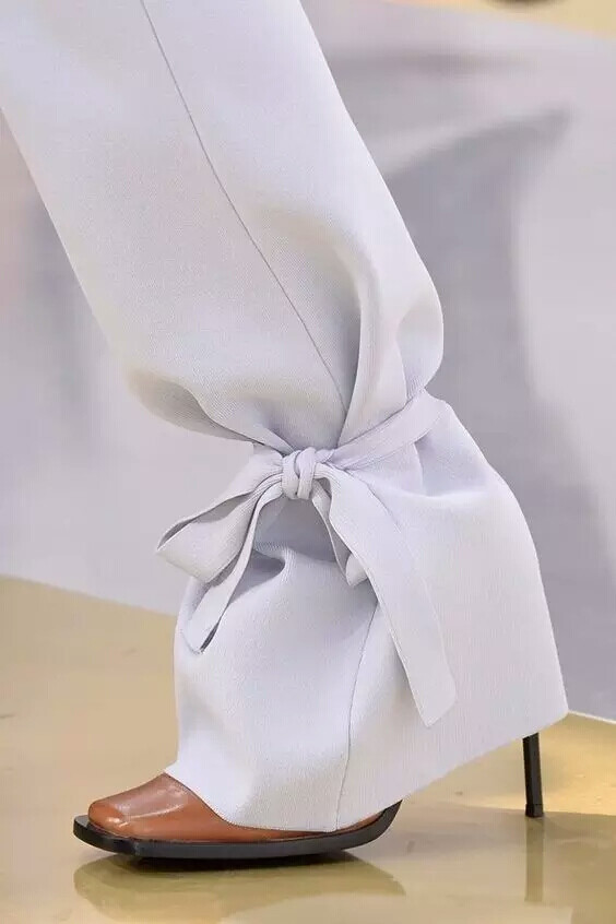 Date: Wednesday, January 27, 16. Notes: I think this detail (trim) can make any dress/blouse look very classy and sophisticated.