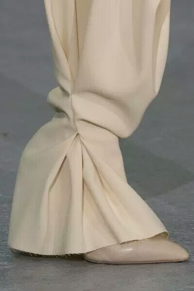 Date: Wednesday, January 27, 16. Notes: I think this detail (trim) can make any dress/blouse look very classy and sophisticated.