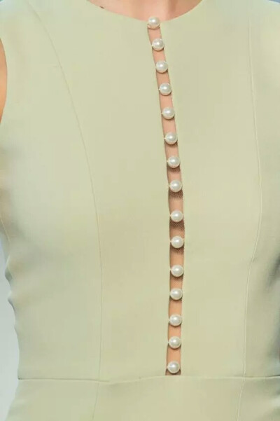 Date: Wednesday, January 27, 16. Notes: I think this detail (trim) can make any dress/blouse look very classy and sophisticated.