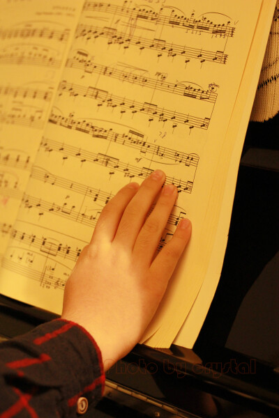 陪你练琴，教你下厨，看你写字，时光好暖，陪伴最长情！