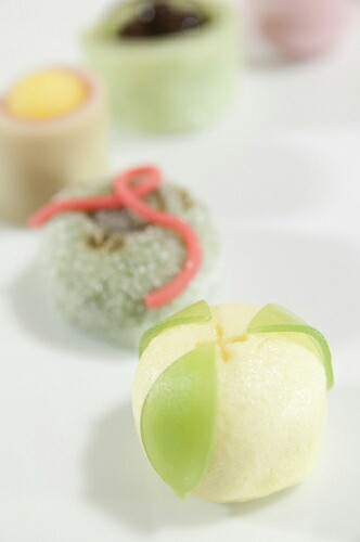 日式点心，青苹果和果子。