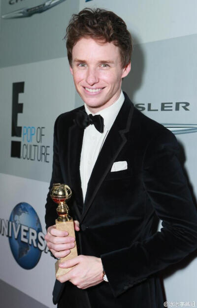 #Eddie Redmayne##英剧男神#昨天GoldenGlobe的小雀斑各种萌各种帅啊，丝绒西服迷死人呐！而且主页菌发现丝绒一出必得奖啊，莫非是算好的～随机附送高清帅图