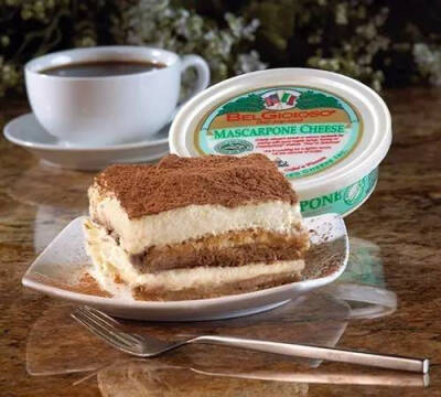 提拉米苏（Tiramisu）
著名的意大利甜点
外貌绚丽、姿态娇媚，是目前风靡各大咖啡厅、烘焙门市及 西餐厅的时髦甜点。
它以香醇浓沉的口感，将Espresso(特浓意大利咖啡)的苦、蛋与糖的润、甜酒的醇、巧克力的馥郁、…