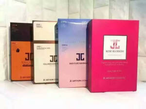 ✅水光4款面膜，1⃣️橘色：注重水光+肤色提亮功能 致力保湿同时祛黄 提亮肤色 让皮肤散发水漾光泽。2⃣️白色：注重玻尿酸补水+干细胞再生功能 直白的说就是保湿同时能够有效祛皱 祛除细纹。3⃣️粉色：婴儿新生焕白系列，美白的同时注重抗氧化、抗衰老，让你的皮肤转老还童。4⃣️玫瑰水光：这款针对夏季美白补水为主，淡化黑色素的同时，让你的脸蛋时刻滋润，长期使用可以改善色斑，肤色不均，色素沉淀等现象