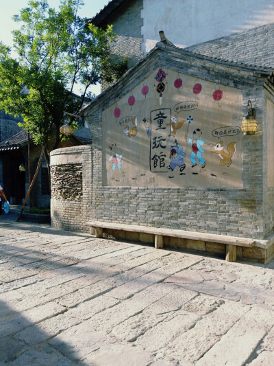 古北水镇 石墙上的画，童年的回忆