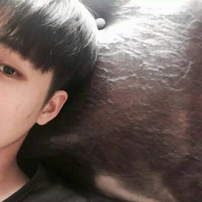 没有风的日子，云是雨的守望；没有梦的日子，等待会荒废时光。