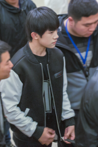 TRECE-2016-03-09@TFBOYS-易烊千玺有时候虚惊一场这四个字是人世间最好的成语 比什么兴高采烈 一路顺风都要美好百倍 （btw我也觉得我们烊的鼻子很好看