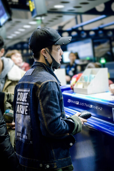 GOT7是韩国JYPEntertainment于2014年推出的男子组合，七名成员包括林在范（JB.）、朴珍荣（Jr.）、段宜恩（Mark）、王嘉尔（Jackson）、崔荣宰（YoungJae）、BamBam、金宥谦（YuGyeom）