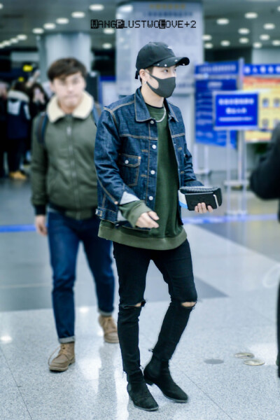 GOT7是韩国JYPEntertainment于2014年推出的男子组合，七名成员包括林在范（JB.）、朴珍荣（Jr.）、段宜恩（Mark）、王嘉尔（Jackson）、崔荣宰（YoungJae）、BamBam、金宥谦（YuGyeom）