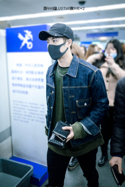 GOT7是韩国JYPEntertainment于2014年推出的男子组合，七名成员包括林在范（JB.）、朴珍荣（Jr.）、段宜恩（Mark）、王嘉尔（Jackson）、崔荣宰（YoungJae）、BamBam、金宥谦（YuGyeom）