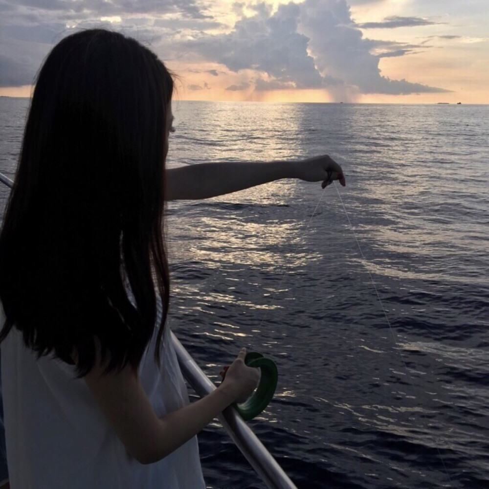 待秋女生头像女头