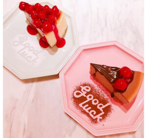  萝莉静i   存图别忘了随手赞~关注我看更多精品美图~可爱 少女 草莓 原宿 清新 文艺韩风 简单 日本 ins 模特 少女心 