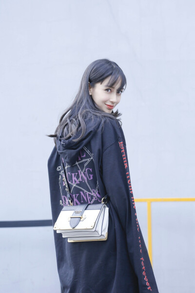 背景Angelababy（杨颖）⁽̨̡ ¨̮ ⁾̧̢⁽̨̡ ¨̮ ⁾̧̢⁽̨̡ ¨̮ ⁾̧̢