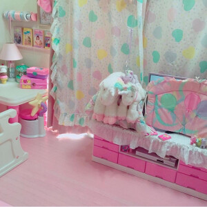  萝莉静i   存图别忘了随手赞~关注我看更多精品美图~可爱 少女 草莓 原宿 清新 文艺韩风 简单 日本 ins 模特 少女心 