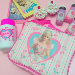  萝莉静i   存图别忘了随手赞~关注我看更多精品美图~可爱 少女 草莓 原宿 清新 文艺韩风 简单 日本 ins 模特 少女心 