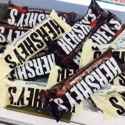 HERSHEY'S好时白巧克力冰激凌，里面还有曲奇碎！！ 我请你吃章鱼小丸子烤肉汉堡冰淇淋黑森林煲串烧烤羊腿麻辣猪肝掉渣饼东坡肉板栗烧鸡可乐鸡翅纸包酸奶冰棒芒果西米露肉末茄子软式法国面包猫舌饼可丽饼小泡芙草莓大…