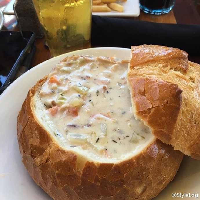 美国旧金山渔人码头的招牌小吃Clam Chowder Bread Bowl奶油蛤蜊浓汤，可以连面包碗一起吃 我请你吃章鱼小丸子烤肉汉堡冰淇淋黑森林煲串烧烤羊腿麻辣猪肝掉渣饼东坡肉板栗烧鸡可乐鸡翅纸包酸奶冰棒芒果西米露肉末茄子软式法国面包猫舌饼可丽饼小泡芙草莓大福刨冰通心面海绵蛋糕洋葱汤雀巢沙拉西冷牛排橄榄面包三明治汉堡炸鸡日本料理香蕉松饼椒盐土豆烤鸡翅泡菜巧克力软心布丁乳酪烤肉火锅蟹块章鱼小丸子抹茶拿铁烤土豆肉夹馍蜜糖莲藕炒面蛋炒饭炸年糕煎鱿鱼星巴克干锅饭酸辣粉牛肉米线孜然羊排糍粑双皮奶棒棒糖波扳糖小蛋糕豆浆意式焗饭小笼包奶黄包鸡柳薯片鲜虾片海苔鱼趣臭豆腐麻圆凉皮水单饼披萨油条水果沙拉拼盘爆米