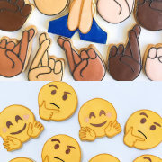 Emoji表情饼干 我请你吃章鱼小丸子烤肉汉堡冰淇淋黑森林煲串烧烤羊腿麻辣猪肝掉渣饼东坡肉板栗烧鸡可乐鸡翅纸包酸奶冰棒芒果西米露肉末茄子软式法国面包猫舌饼可丽饼小泡芙草莓大福刨冰通心面海绵蛋糕洋葱汤雀巢沙拉西冷牛排橄榄面包三明治汉堡炸鸡日本料理香蕉松饼椒盐土豆烤鸡翅泡菜巧克力软心布丁乳酪烤肉火锅蟹块章鱼小丸子抹茶拿铁烤土豆肉夹馍蜜糖莲藕炒面蛋炒饭炸年糕煎鱿鱼星巴克干锅饭酸辣粉牛肉米线孜然羊排糍粑双皮奶棒棒糖波扳糖小蛋糕豆浆意式焗饭小笼包奶黄包鸡柳薯片鲜虾片海苔鱼趣臭豆腐麻圆凉皮水单饼披萨油条水果沙拉拼盘爆米花彩虹蛋糕马卡龙牛肉鱼丸辣条大白兔奶糖驴肉火烧鸡米花糖炒栗子豌豆黄烤香肠，只要你出钱就行