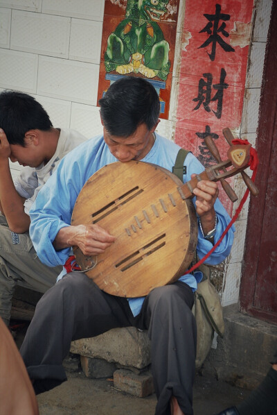 【王的黔行】第六辑：黔西南不为大众所知的黑苗，以服装色调厚重，耳饰夸张为代表。