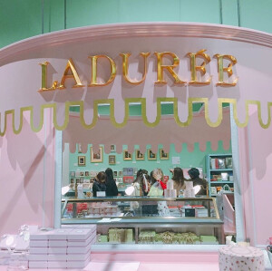  萝莉静i   存图别忘了随手赞~关注我看更多精品美图~可爱 少女 草莓 原宿 清新 文艺韩风 简单 日本 ins 模特 少女心 