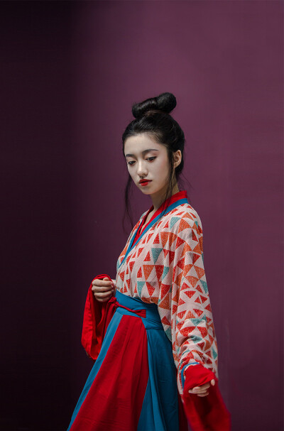 云青青兮欲雨，水澹澹兮生烟。