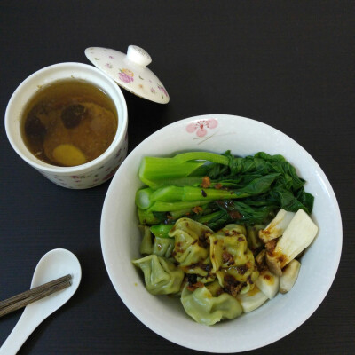 清燉牛肉湯，餃子菇青菜，倒計時3