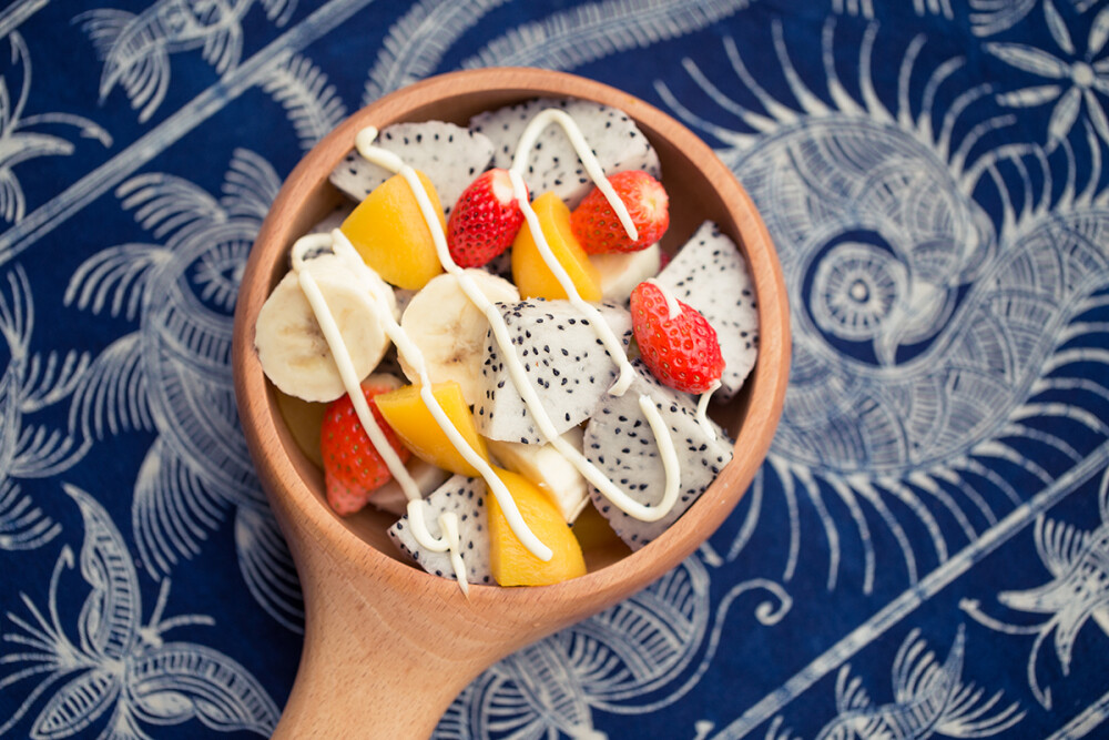 早餐食记：法式烤面包＋水果沙拉＋猕猴桃果汁＋腰果、杏仁、西蓝花、鸡蛋
法式烤面包，火腿的独特风味，加上芝士，烤出香浓面包
水果沙拉，香蕉＋草莓＋黄桃＋火龙果，淋上沙拉，别具一格
搭配坚果、西蓝花和鸡蛋，均衡膳食，营养丰富
风味鲜美，口感酸甜的猕猴桃果汁
想给你的温暖都用早餐代替了