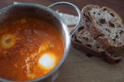 在bread etc吃到好吃的shakshouka，復刻一枚。