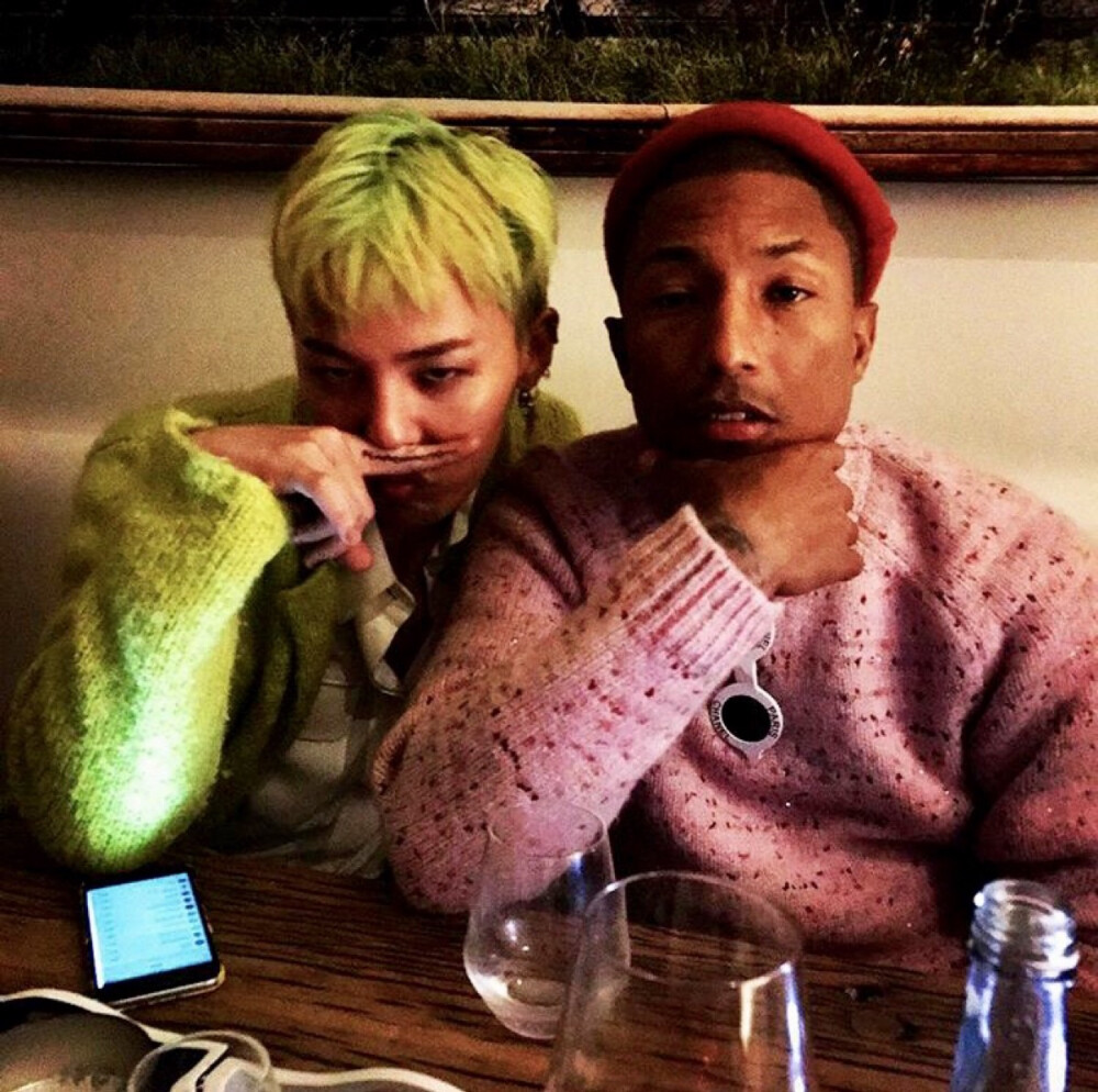 chanel2016权志龙与菲董粉红绿绿好配03Θ04依然在炫手指