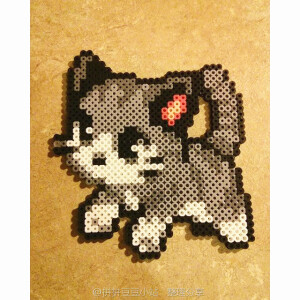 拼拼豆豆 动物作品  
猫猫 小猫 猫咪 喵喵 喵星人 铲屎官最爱系列 
拼豆小站 专注分享 - 拼豆图纸 拼豆材料包 拼豆成品