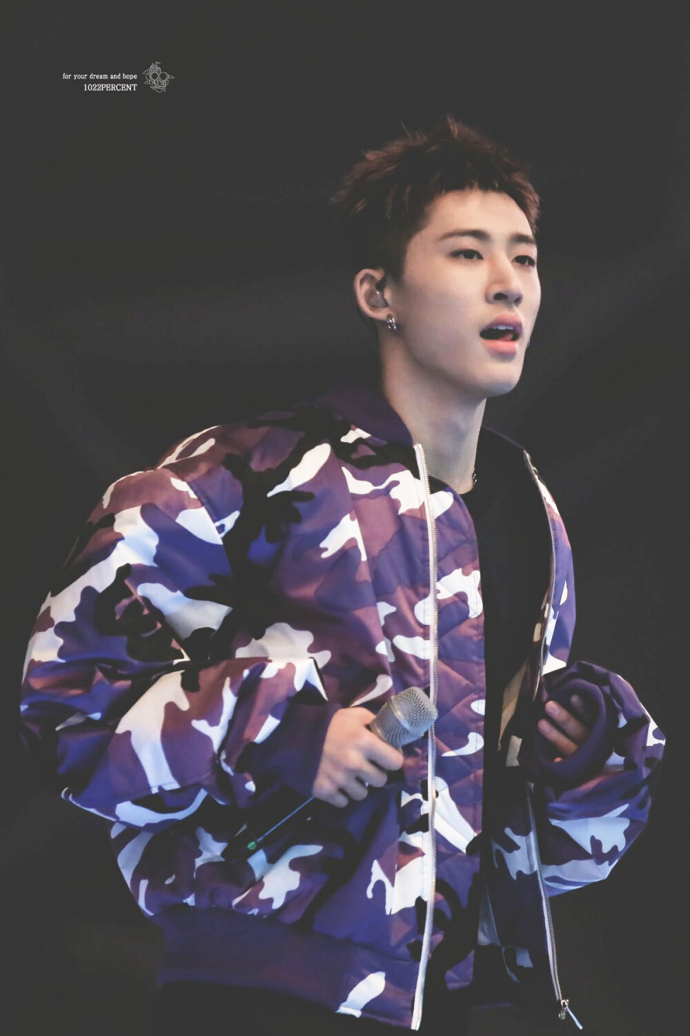 iKON. B.I 김한빈 cr. 1022%