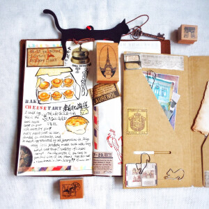 ️北海道起司蛋挞️#雇人排队##队伍两小时#限购6个 没有看错！四月底刚落户新加坡，队伍就有两个多小时宝宝也是震惊了。这么魔性的味道，让新加坡人都用labor me（一款雇人程序）雇人排队，现在同事说朋友也在用这个app，是会多交一些钱，但省去了排队的辛苦以及平实的时间。
和普通蛋挞最大的不同：外皮酥脆奶香十足，里面因为加入了芝士异常的柔软，入口即化。趁热吃两颗，芝士可以尖叫啦！慢慢的甜橙香、芝士感瞬间霸道的铺成开来，好吃飞起来！冷藏到第二天吃，感觉在吃起司蛋糕啊。扎实绵密香甜，是那个味道！
除了乌节路，不得不开家分店哦@Jurong 等待大概20min。Bake Cheese Tart并不是新加坡第一家流心芝士蛋挞！但却亚洲最知名的一家，来自日本北海道，最正宗，在日本和香港都火爆的不行！
价格：S$ 3.5 each一个