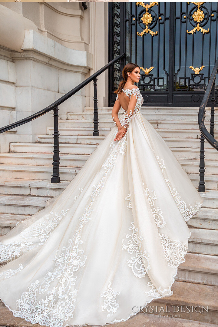 乌克兰顶级婚纱品牌 Crystal Design 2017高级定制婚纱系列，大片于浪漫的摩纳哥取景拍摄
