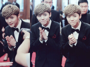 鹿晗 鹿哥 luhan #鹿晗影响中国年度演艺人物# 
把梦想放心中，把努力放人后。永远谦逊努力的你～～