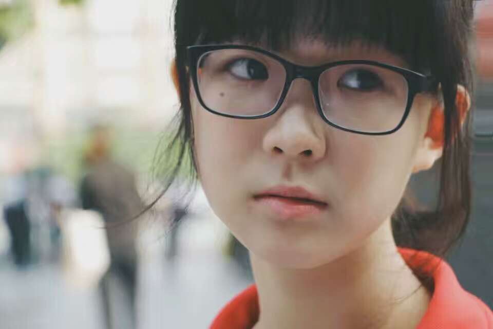 高二 运动会 我
惊鸿一瞥。
万脸茫然。
摄影师：彤彤
后期：闰土