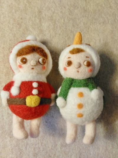 羊毛毡圆滚滚圣诞小雪人，和圆滚滚圣诞老人 by孙大发 