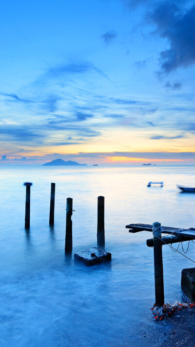 [诗与远方] 海曙--
云霞出海曙，梅柳渡江春。——唐·杜审言《和晋陵陆丞相早春游望》