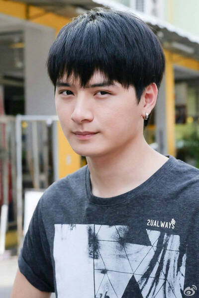 KristPerawat 泰剧一年生 暖暖 阿日学长 Arthit 王慧侦
cr.weibo