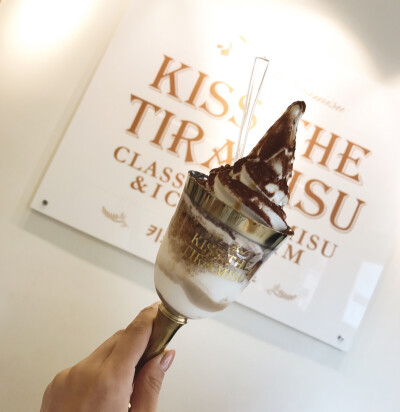 KISS THE TIRAMISU 提拉米苏冰激凌 十分惊喜 很好吃~