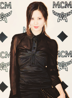 徐珠贤（Seohyun）本名徐朱玄，1991年6月28日出生于韩国首尔，韩国女歌手、演员、主持人，女子演唱团体少女时代成员之一。
