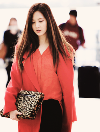 徐珠贤（Seohyun）本名徐朱玄，1991年6月28日出生于韩国首尔，韩国女歌手、演员、主持人，女子演唱团体少女时代成员之一。
