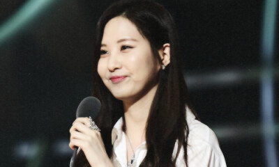 徐珠贤（Seohyun）本名徐朱玄，1991年6月28日出生于韩国首尔，韩国女歌手、演员、主持人，女子演唱团体少女时代成员之一。
