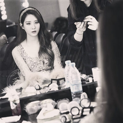 徐珠贤（Seohyun）本名徐朱玄，1991年6月28日出生于韩国首尔，韩国女歌手、演员、主持人，女子演唱团体少女时代成员之一。