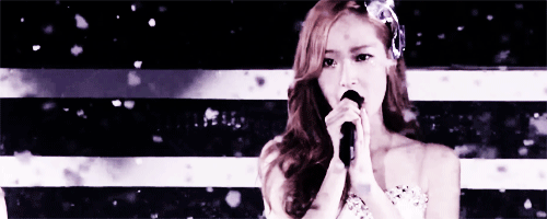 郑秀妍（Jessica Jung），1989年4月18日出生于美国加利福尼亚州旧金山市，韩国女歌手、演员、设计师。