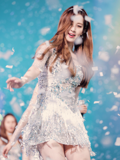 徐珠贤（Seohyun）本名徐朱玄，1991年6月28日出生于韩国首尔，韩国女歌手、演员、主持人，女子演唱团体少女时代成员之一。