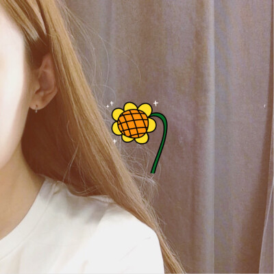 没有风的日子，云是雨的守望；没有梦的日子，等待会荒废时光。