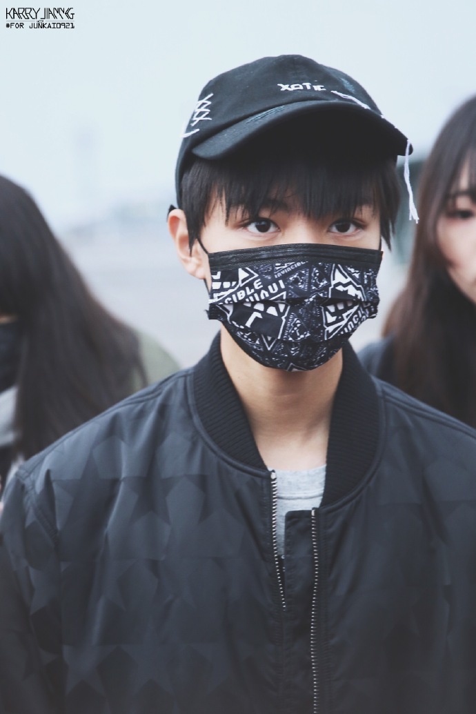 #王俊凯# 绝对的完美的双手，不流汗也不发抖。@TFBOYS-王俊凯