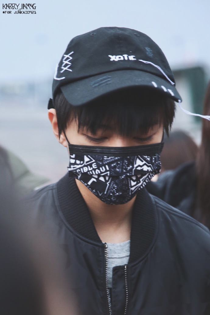 #王俊凯# 绝对的完美的双手，不流汗也不发抖。@TFBOYS-王俊凯