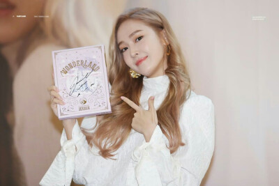 Wonderland新专签售会