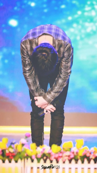 王俊凯90度鞠躬